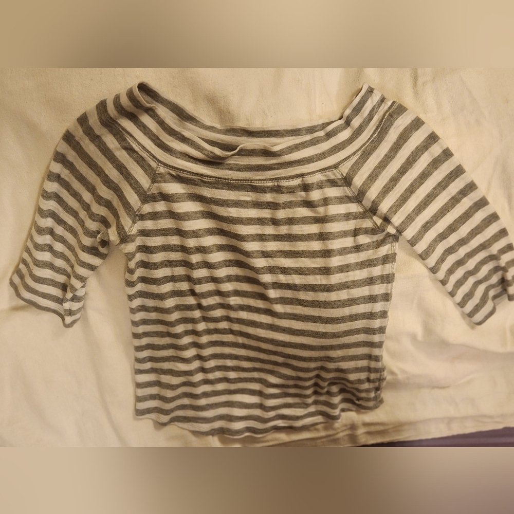 Womens American Eagle Outfitters off shoulder 3/4 length Sz L womens shirt